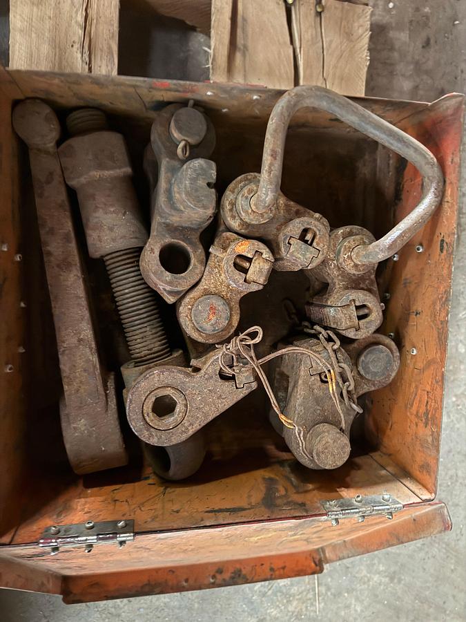Used (6 x $) TYPE T & C SAFETY CLAMPS