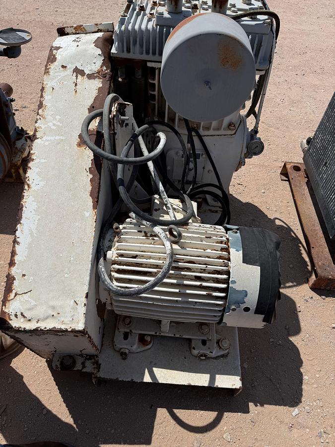 Used QUINCY MODEL 390, 69.2-CFM / 200-PSI INDUSTRIAL AIR COMPRESSOR P/B 25-HP ELECTRIC MOTOR MTD ON SKID