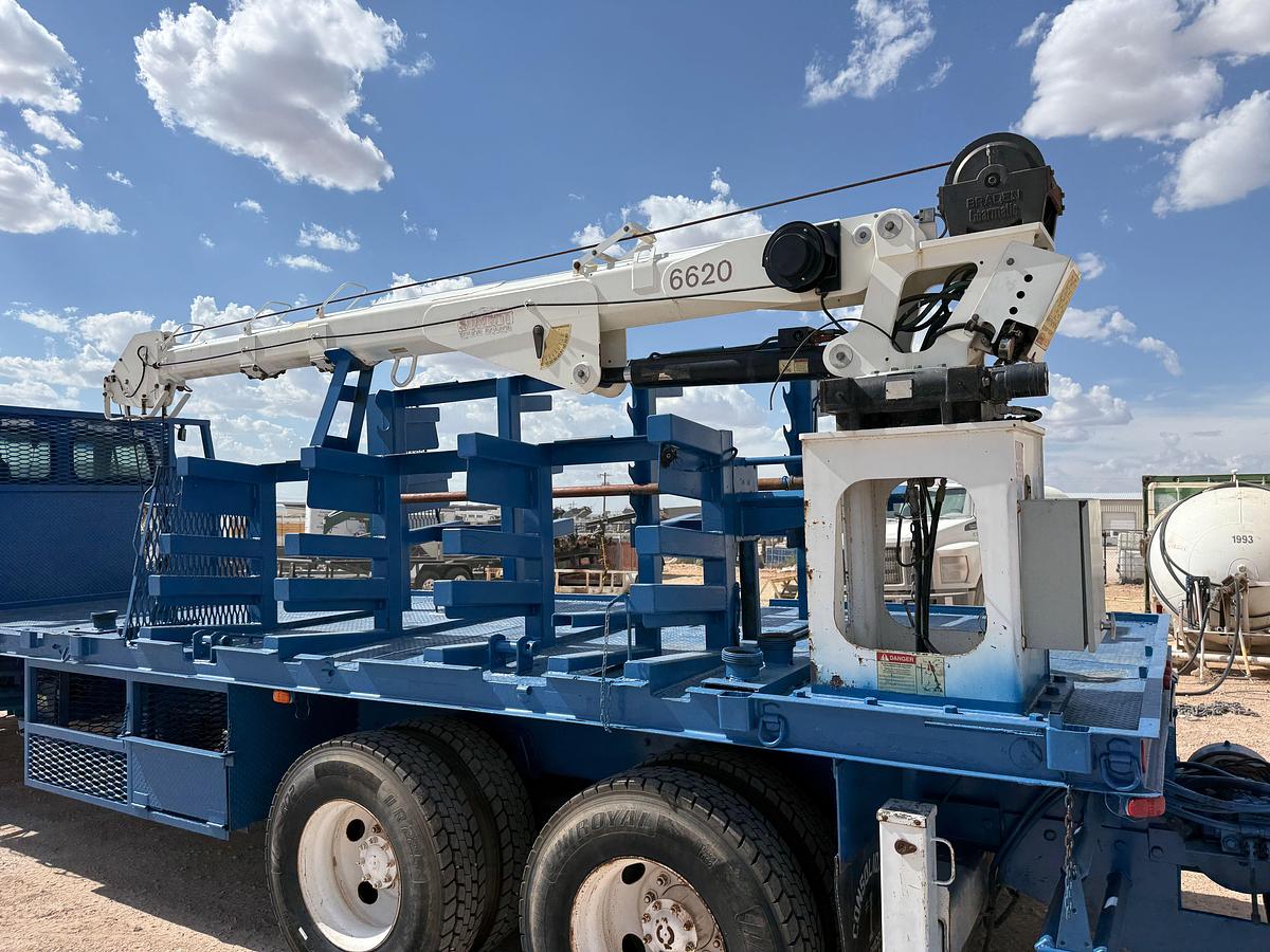 Used 2002 STERLING LT9500 T/A 24’ FLATBED FLOW IRON CRANE TRUCK