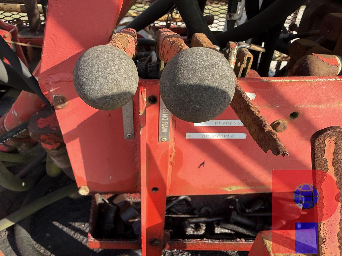 Used 1979 MOLLER 300 DD 96'-180K 4-AXLE WELL SERVICE WORKOVER RIG