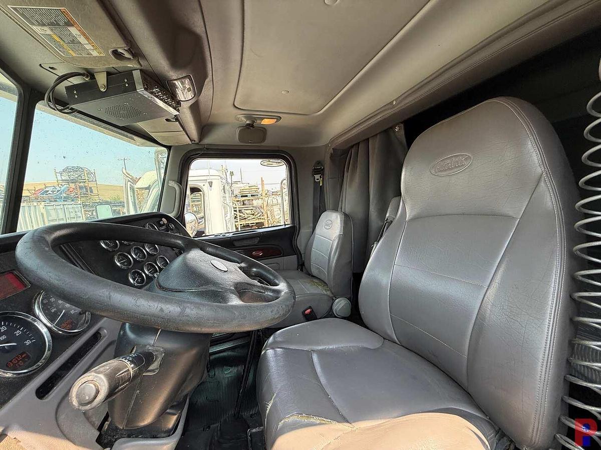 Used 2013 PETERBILT 367 T/A SLEEPR TRUCK