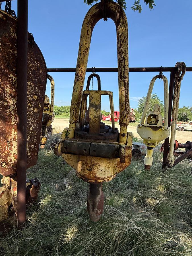 Used 200 to 300-TON ROTARY DRILLING SWIVEL