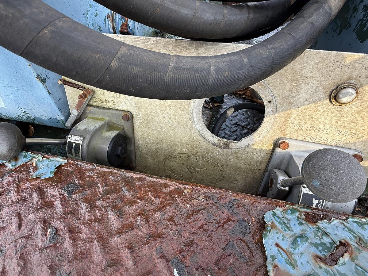 Used LOGAN 85-TON POWER SWIVEL P/B CUMMINS MTD ON 2009 AMERITRAIL GOOSENECK TRAILER