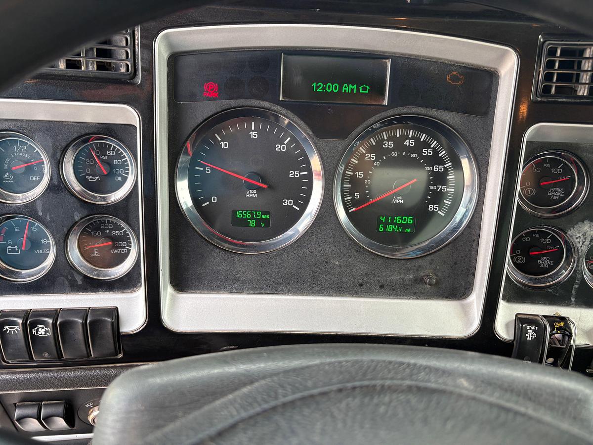 Used 2018 KENWORTH T800 T/A BOBTAIL FUEL TRUCK, 4500 Gal. 4 Comp.