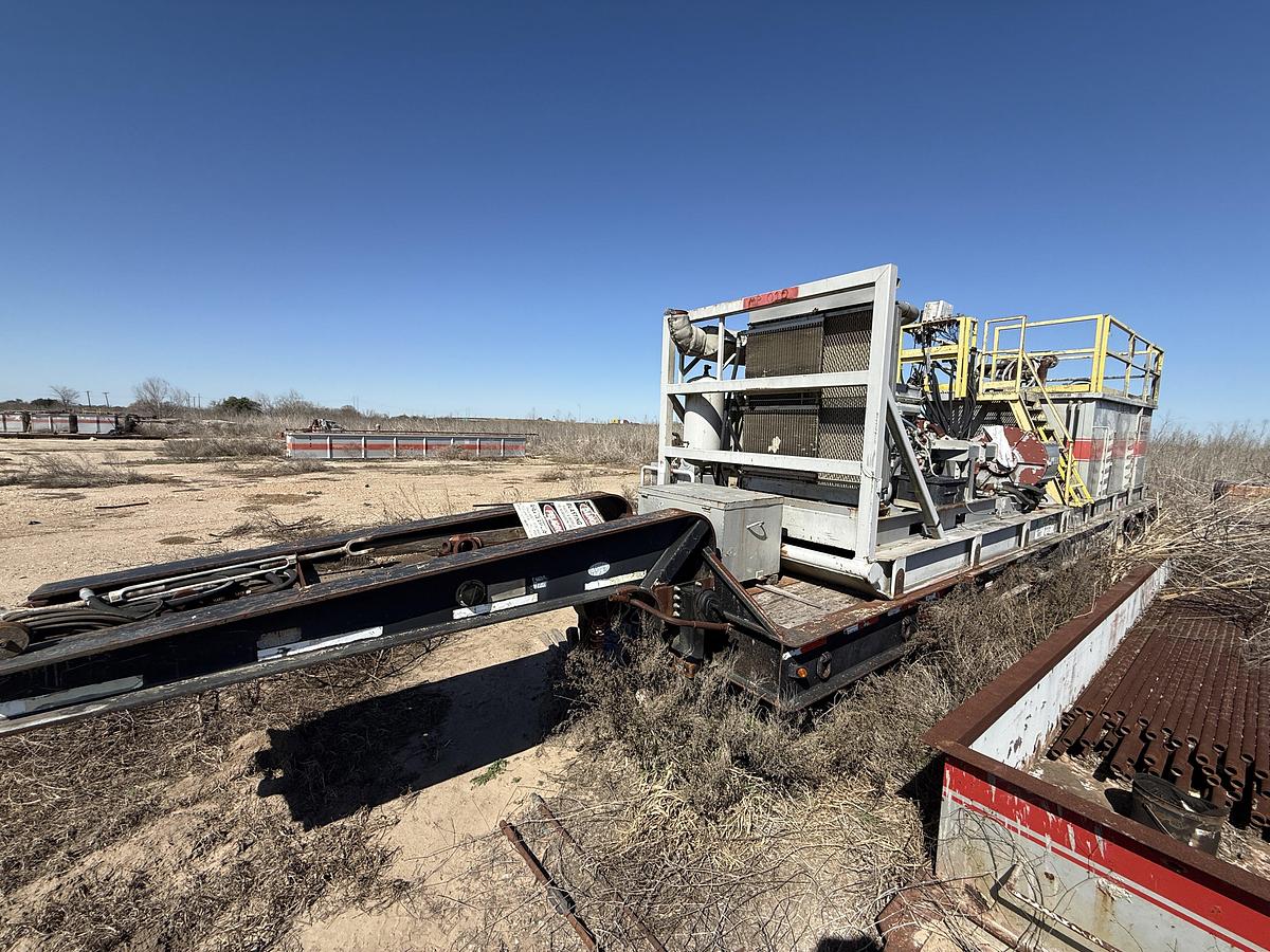 Used OILWELL SA634-5 10K WP TRIPLEX CEMENT PUMP UNIT W/ MIXING TANKS SKIDDED MTD ON 2007 LUFKIN TRI AXLE NARROW NECK LOWBOY