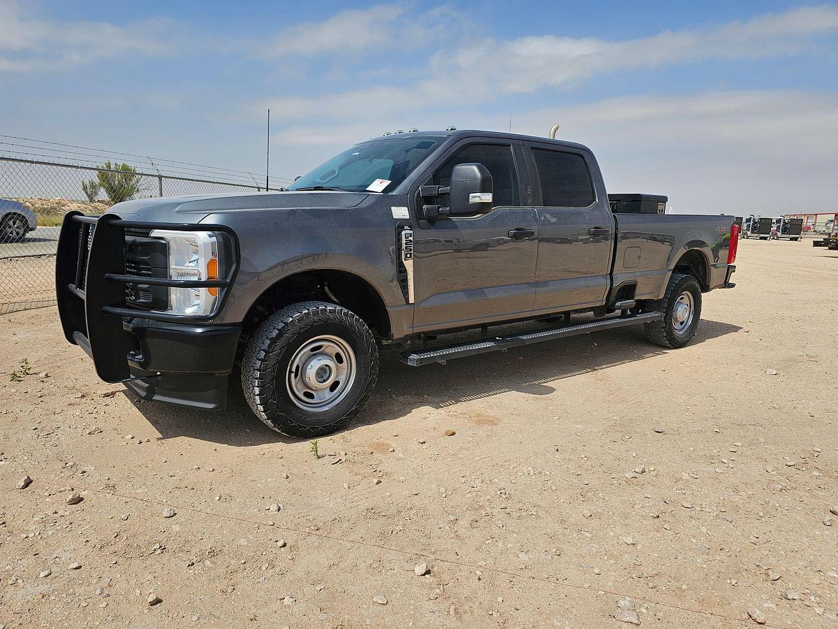 Used 2023 FORD F-250 SUPER DUTY CREW CAB PICKUP TRUCK