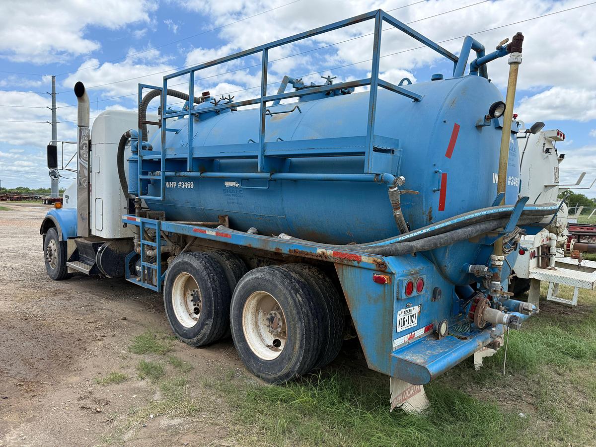 Used 2011 KENWORTH T800 T/A 80-BBL VACUUM TRUCK