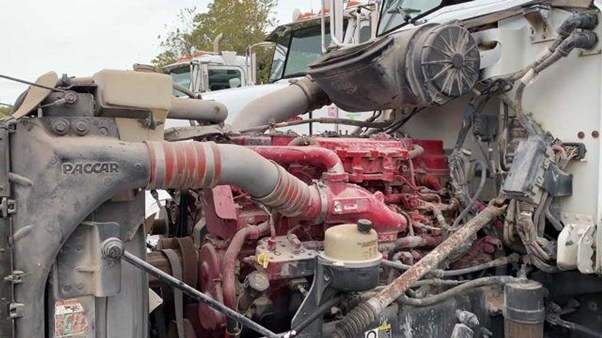 Used 2012 PETERBILT 386 T/A DAY CAB TRUCK TRACTOR (RUNS DOES NOT DRIVE)