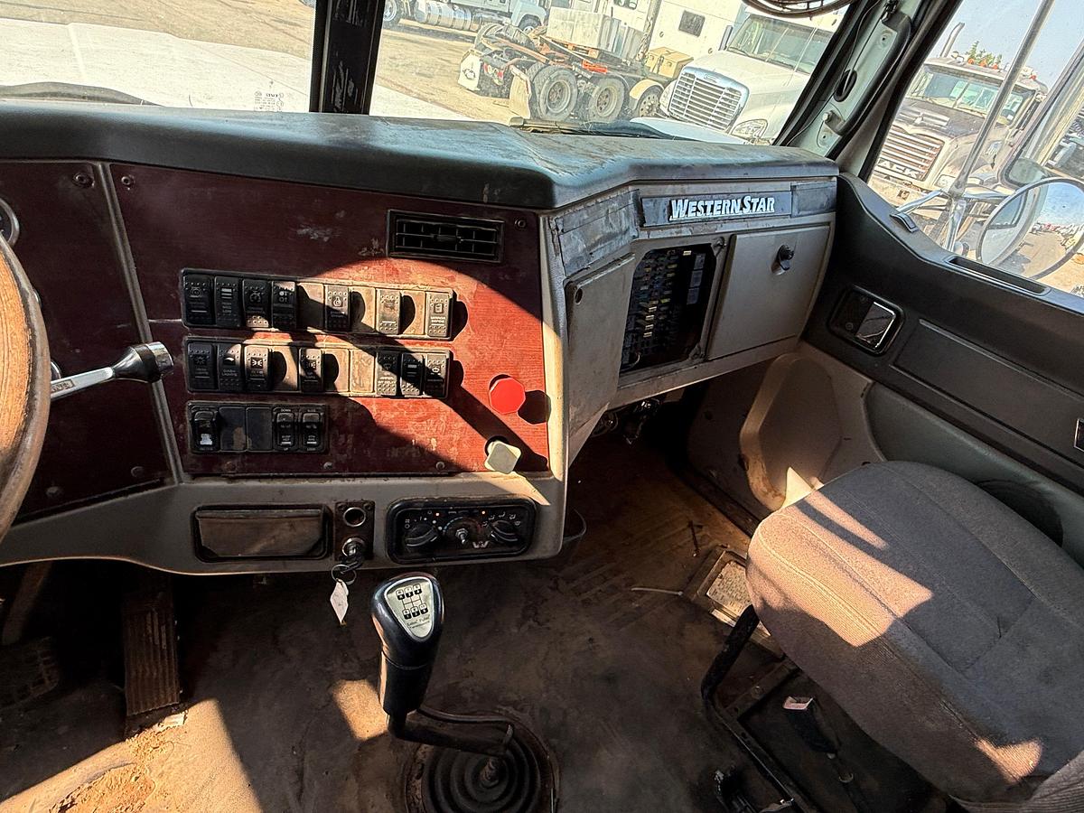 Used 2013 WESTERN STAR 4900 EX (GLIDER KIT) T/A DAYCAB TRUCK TRACTOR