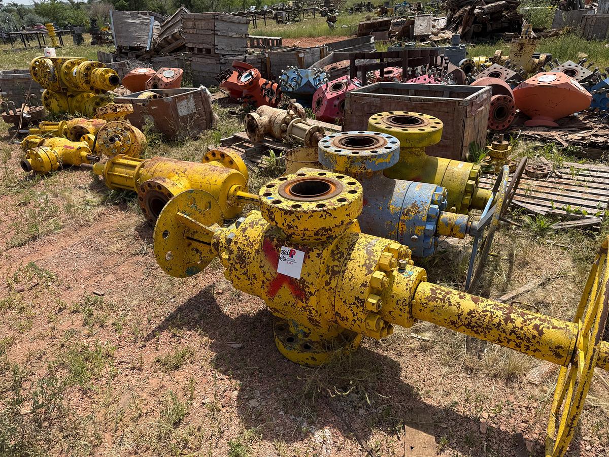 Used LOT W/ (5+) 7-1/16” 10M HYDRAULIC & MANUAL FRAC VALVES, HYD GATE VALVES, (10+) SPOOLS, (6) FLUID CROSSES, & RELATED