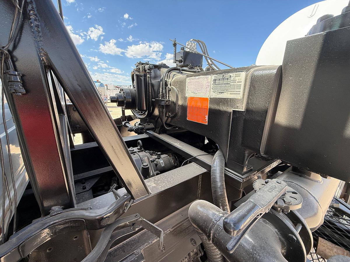 Used 2006 MACK CV713 T/A DAYCAB KILL TRUCK & 130BBL KILL TRAILER
