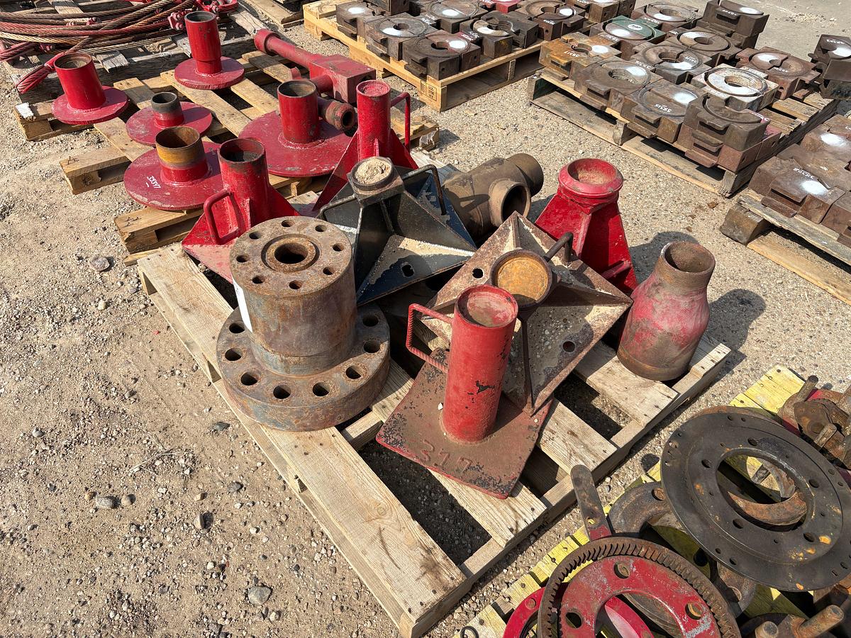 Used (2 pallets) w/ (4) jackstands, (1) single stud adapter, & assorted running plates