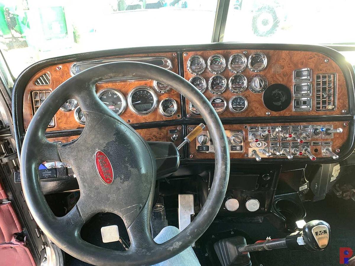 Used 2002 PETERBILT 379 EXT HOOD T/A 68” SLEEPER TRUCK