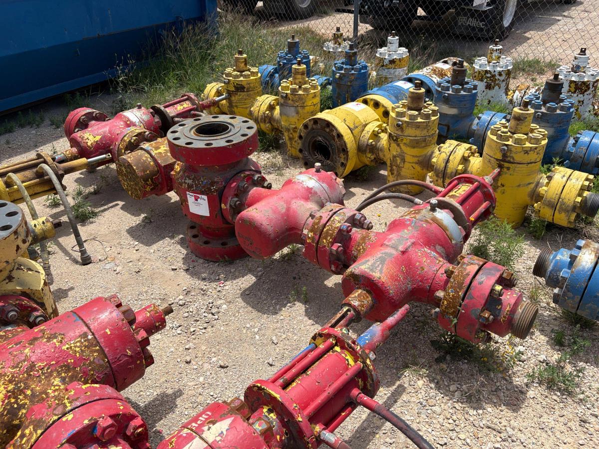 Used 7-1/16” x 4” fluid cross w/ (4) 4” 10k gate valves