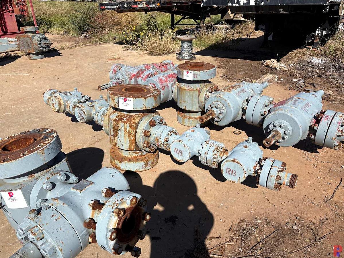 Used (1) 7-1/16” FLUID CROSSW/ (4) 2-1/16” 15K GATE VALVES