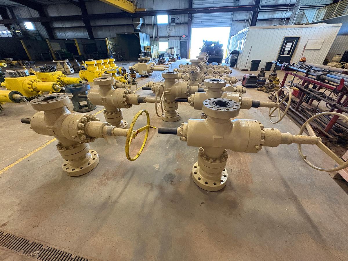 Used (5x$) 5-1/8” 10k gate valves w/ 5” x 7” x 14” spools