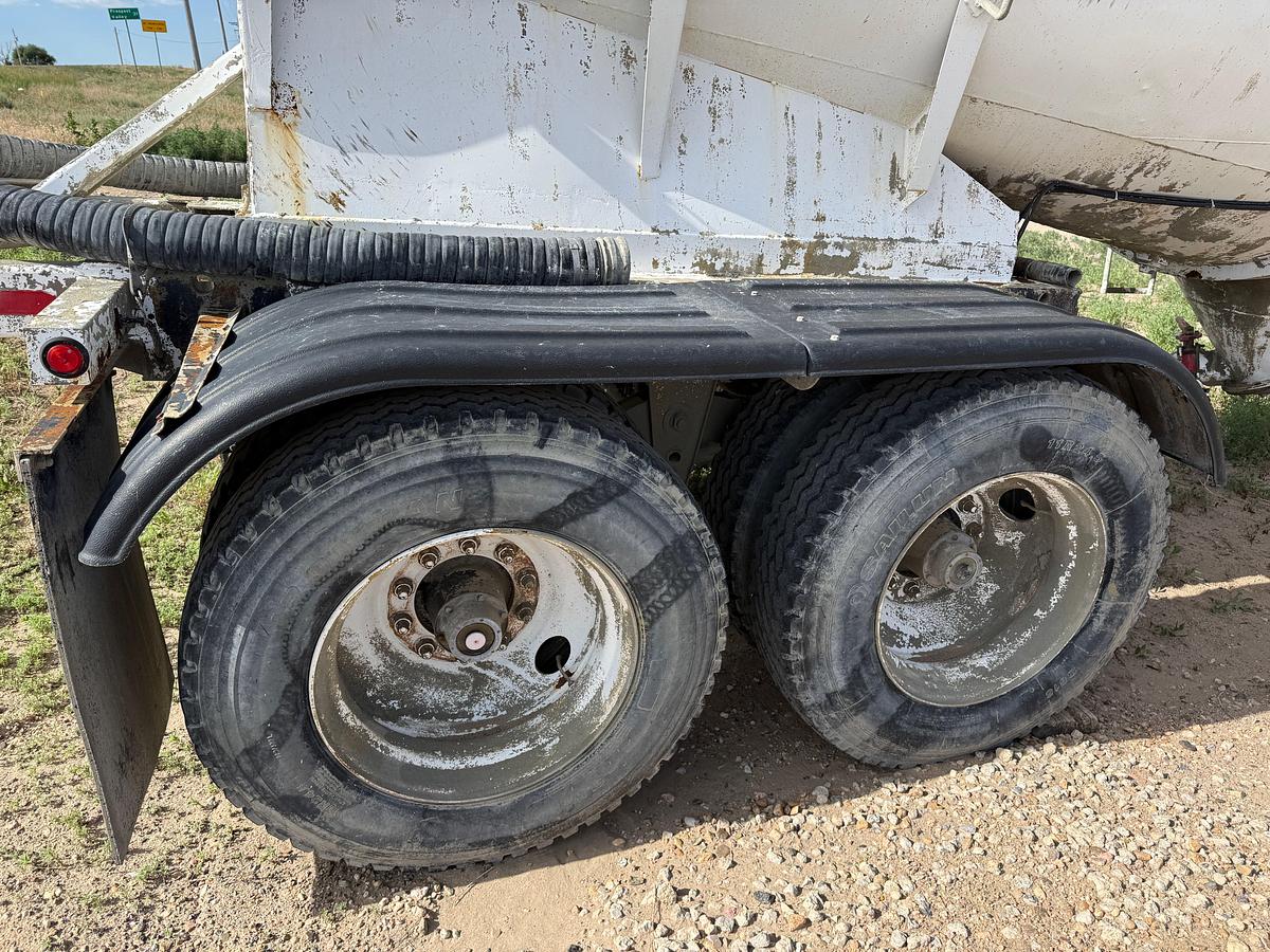 Used 1966 FRUEHAUF   T/A PNEUMATIC DRY BULK TRAILER
