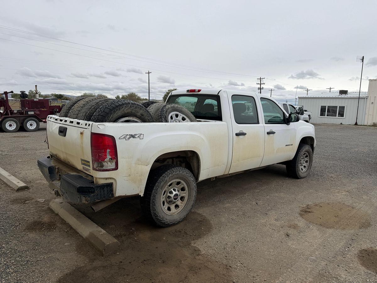Used 2012 GMC Sierra 3500HD 4x4 Crew Cab pickup (inop)