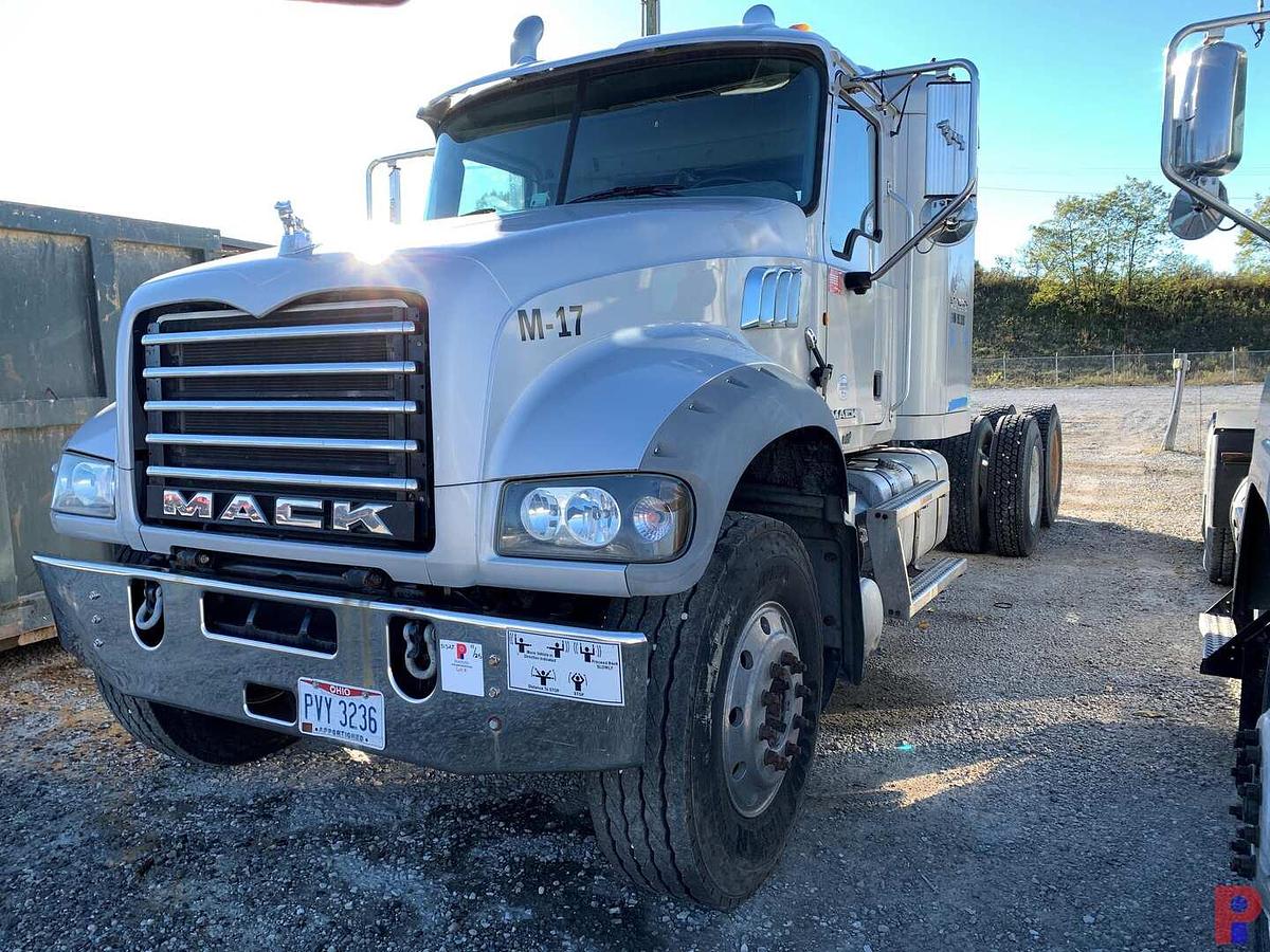 Used 2013 MACK GRANITE SLEEP TRUCK
