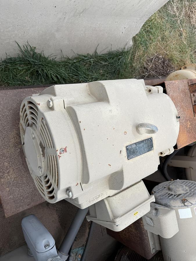 Used FS CURTIS 700 CFM / 50 PSI SKIDDED AIR COMPRESSOR UNIT P/B 125HP/460V/3PH ELEC. MOTOR