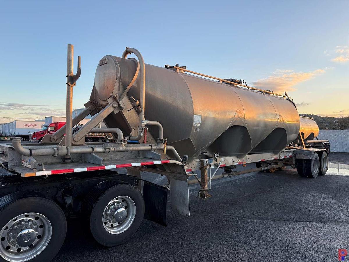 Used 2017 HEIL 1040 CU. FT T/A DRY BULK PNEUMATIC TRAILER