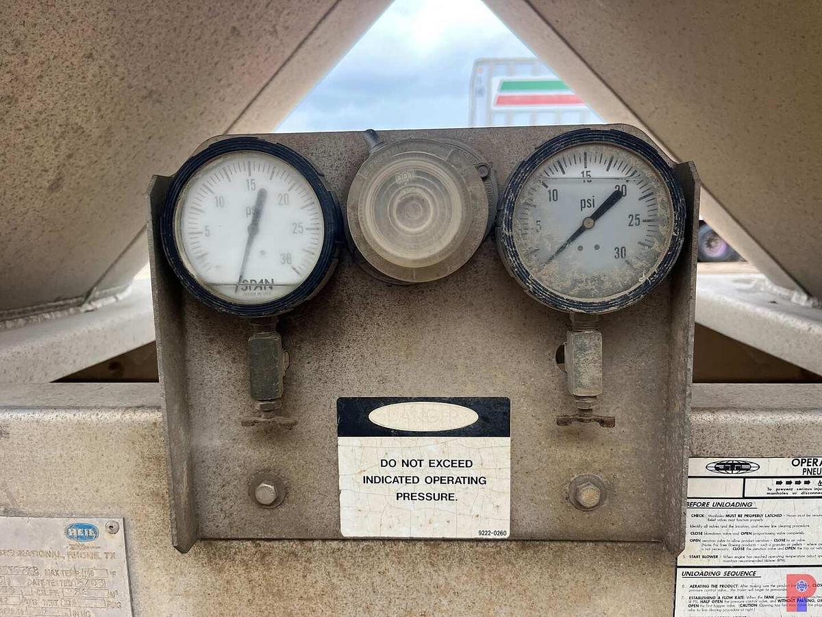 Used 2004 HEIL 1,000 CU.FT. PNEUMATIC BULK TRAILER W/ BLOWER