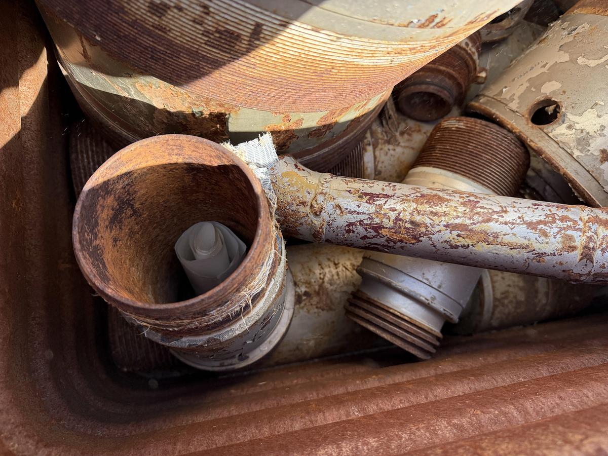 Used METAL BIN W/ (12+) CEMENT HEAD CONN.S, CROSS OVERS, SUBS