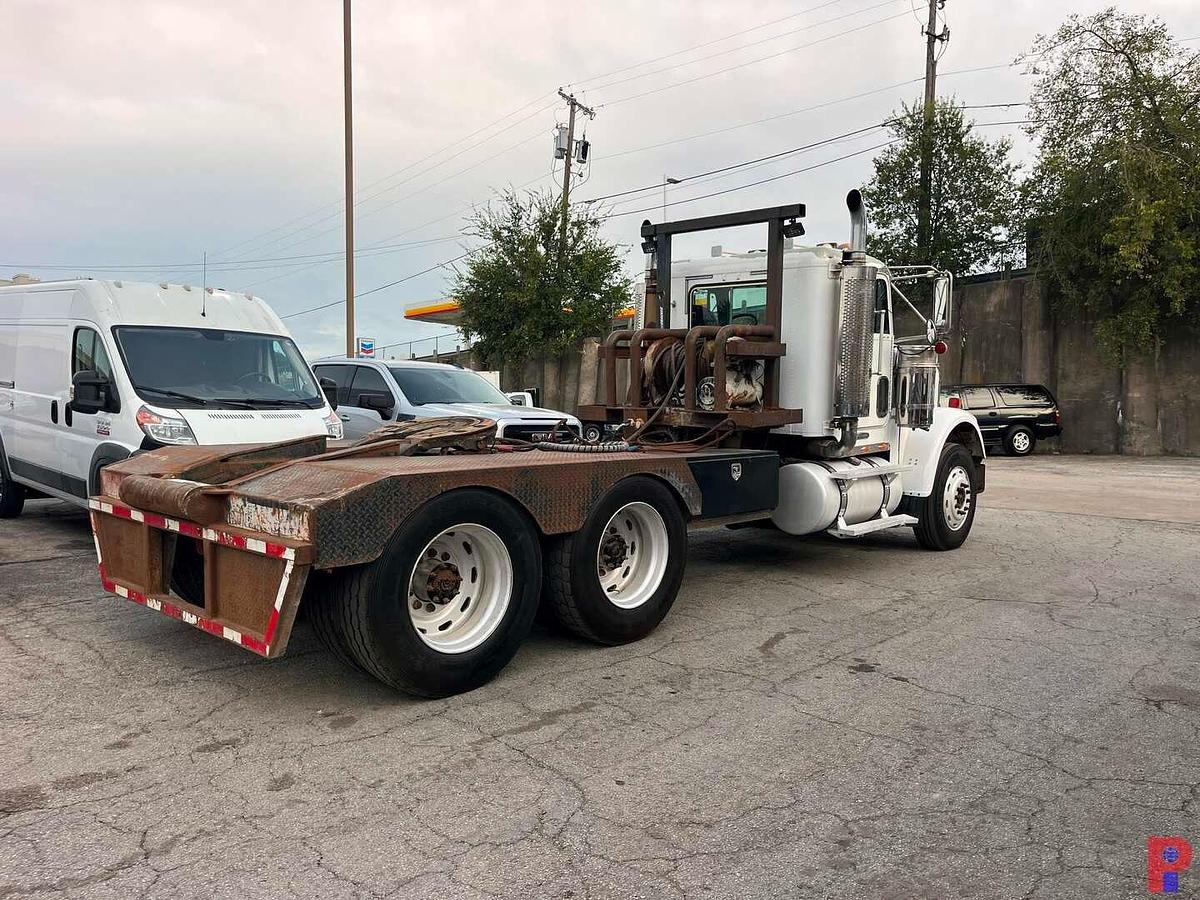 Used 2006 FREIGHTLINER FLD120 SD T/A 65K LBS WINCH TRUCK