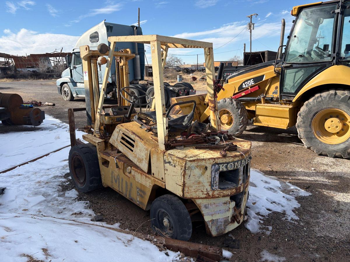 Used Komatsu FG20-7 4,000lbs forklift, inoperable