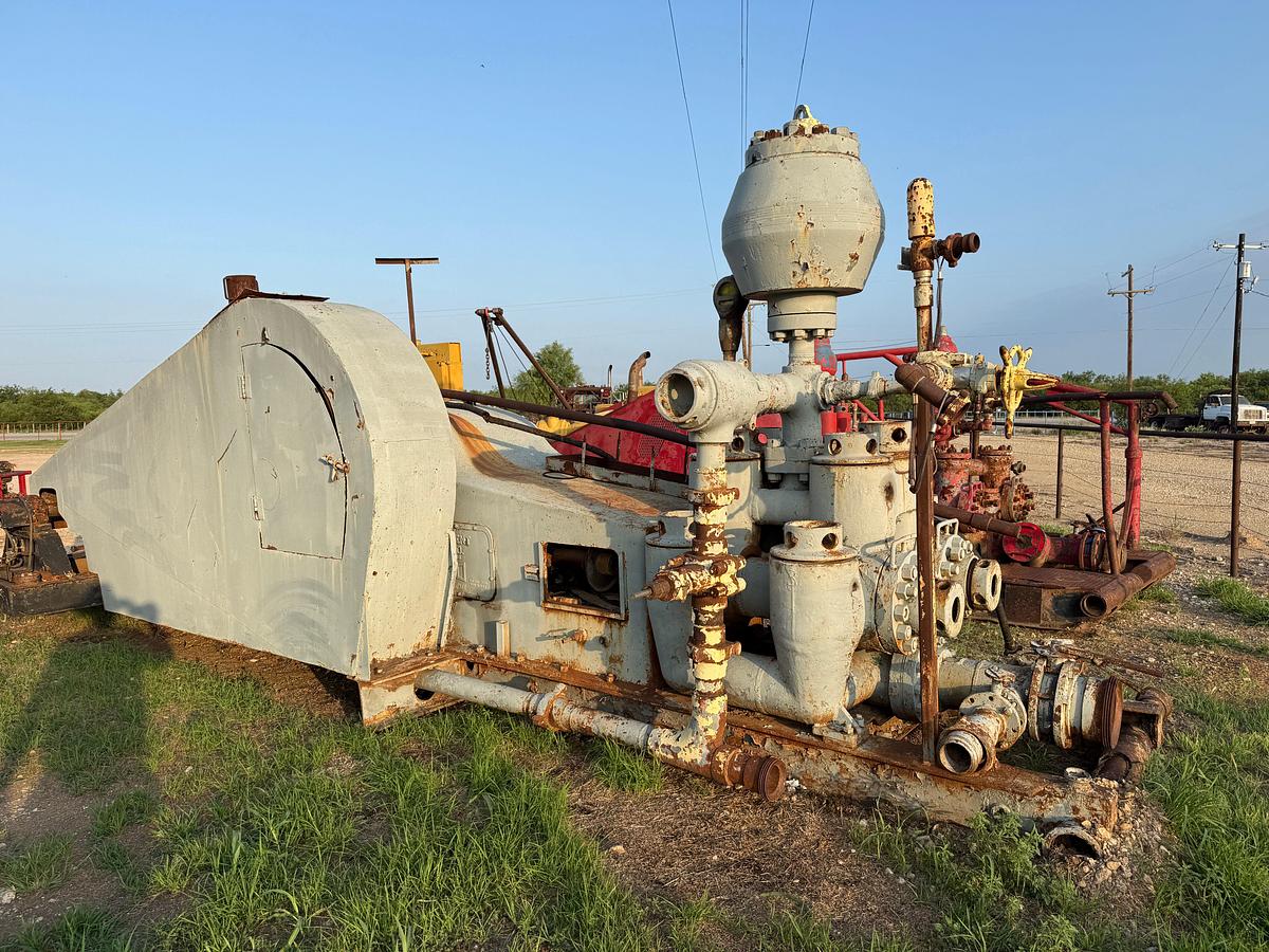 Used CONTINENTAL EMSCO D-700 DUPLEX MUD PUMP P/B CAT D353