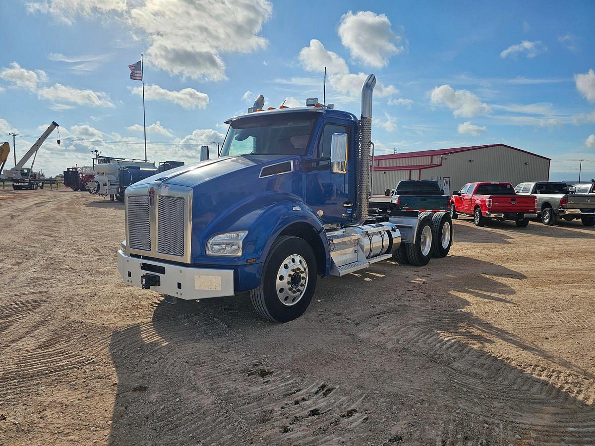 Used 2022 KENWORTH T880