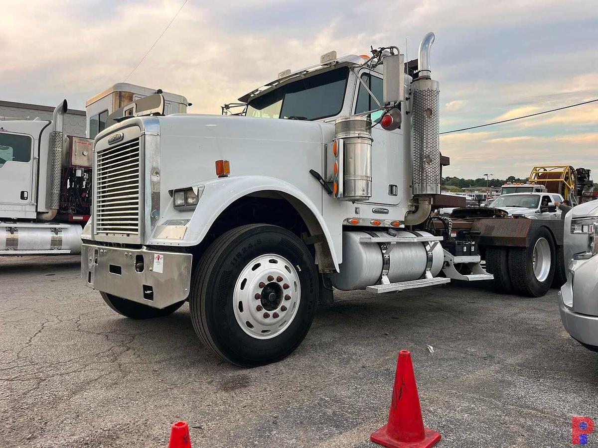 Used 2006 FREIGHTLINER FLD120 SD T/A 65K LBS WINCH TRUCK
