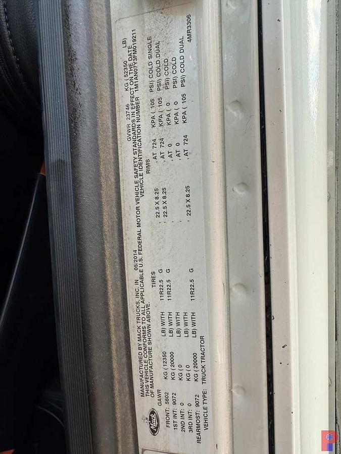 Used 2015 MACK PINNACLE CHU613 TRI AXLE SLEEPER TRUCK