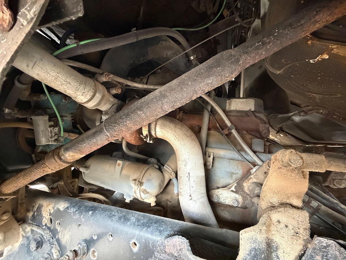 Used 1990 FORD L8000 T/A DAYCAB TRUCK TRACTOR