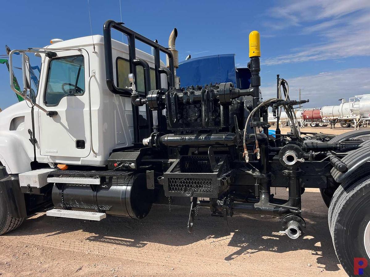 Used 2004 MACK CV713 T/A DAYCAB KILL TRUCK
