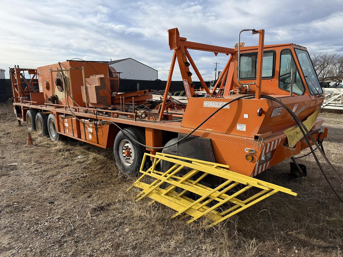 Used TAYLOR DD260HD 5-AXLE WELL SERVICE RIG CHASSIS F/ PARTS ONLY