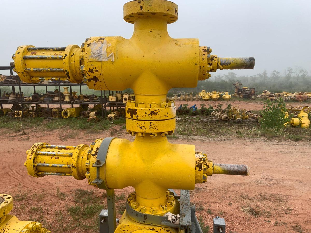 Used (2) 4-1/16 10k Fluid Crosses on Transport Skids w/ (4) 4-1/16 10k Hydraulic Gate Valves