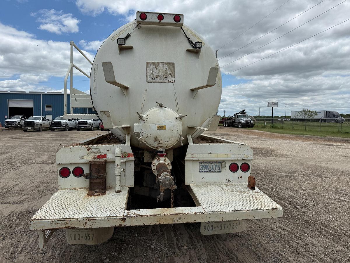 Used 1993 MACK RD690S T/A 75-BBL VACUUM TRUCK