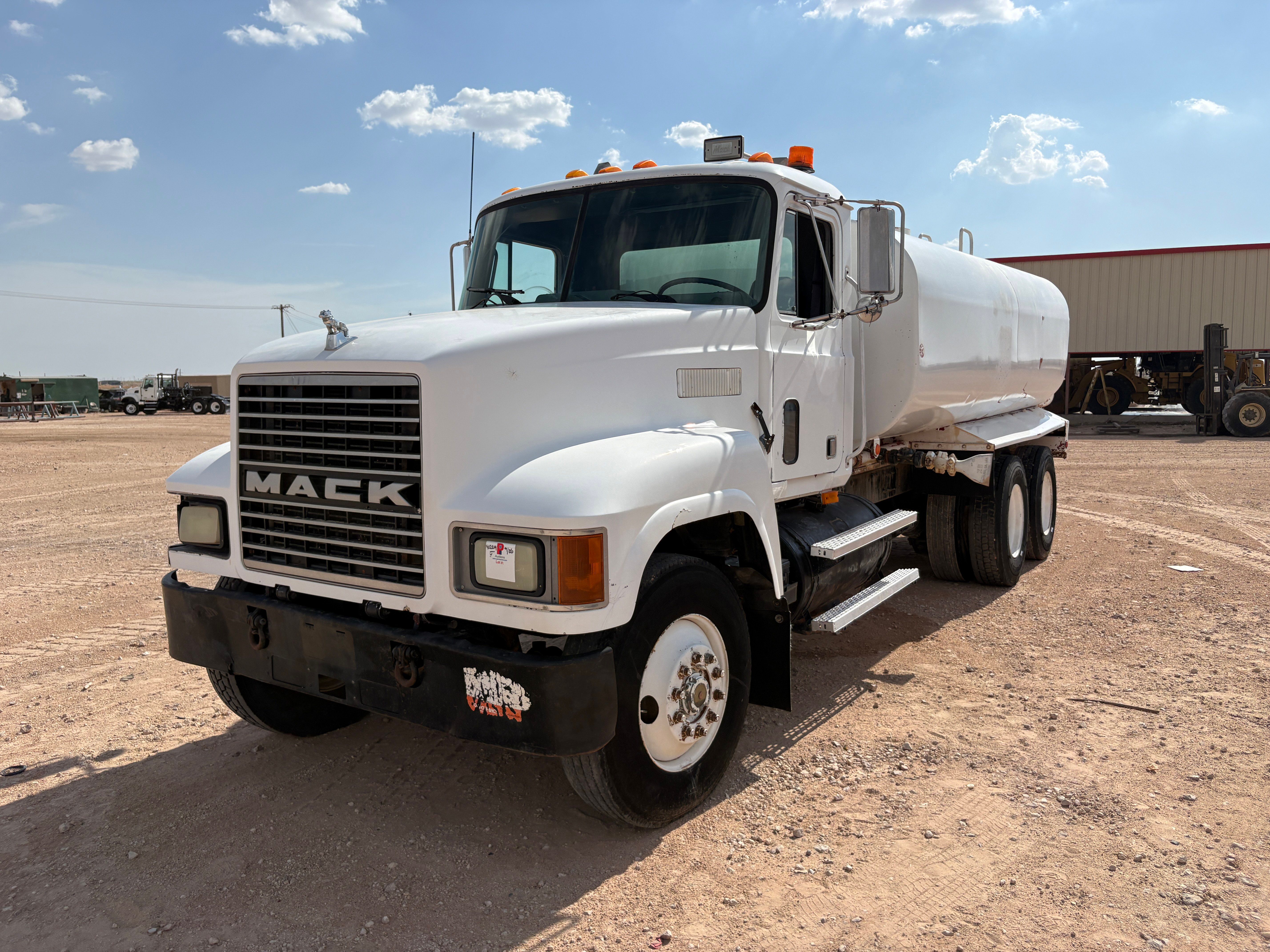 Used 1993 MACK CH613 T/A DAYCAB WATER TRUCK
