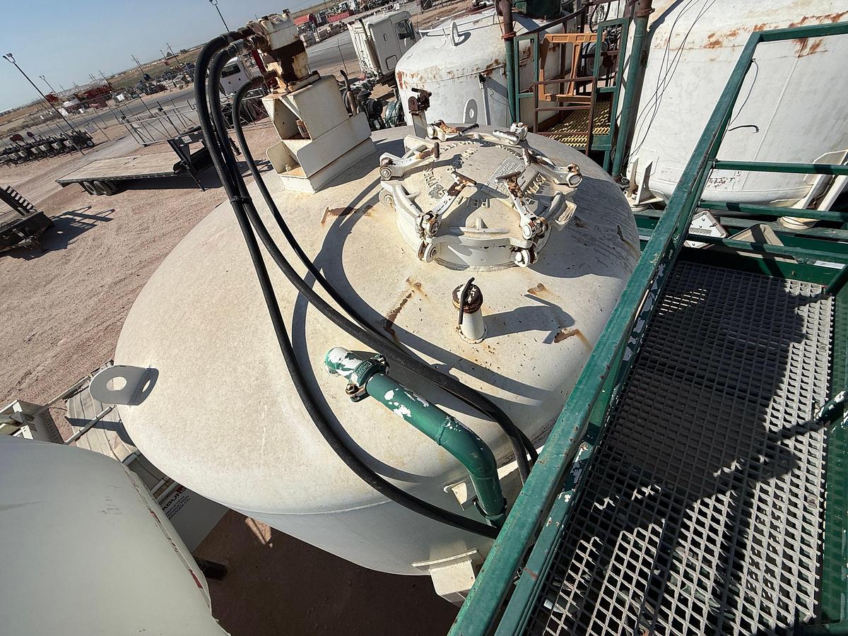 Used 2010 FREEMYER T/A 2-POD DRY BULK TANK TRAILER