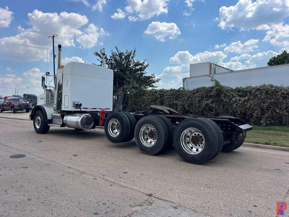 Used 2013 KENWORTH T800 TRI AXLE 36” SLEEPER TRUCK