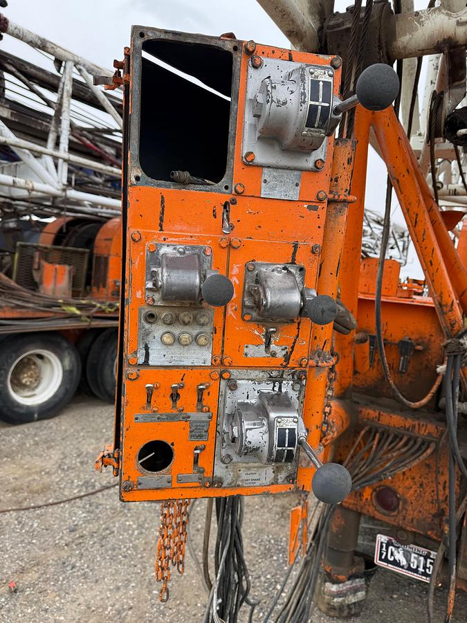 Used 1984 FRANKS MOBILRIG 300 1287/160 DTD-HT 96’-215K 4-AXLE WELL SERVICE WORKOVER RIG