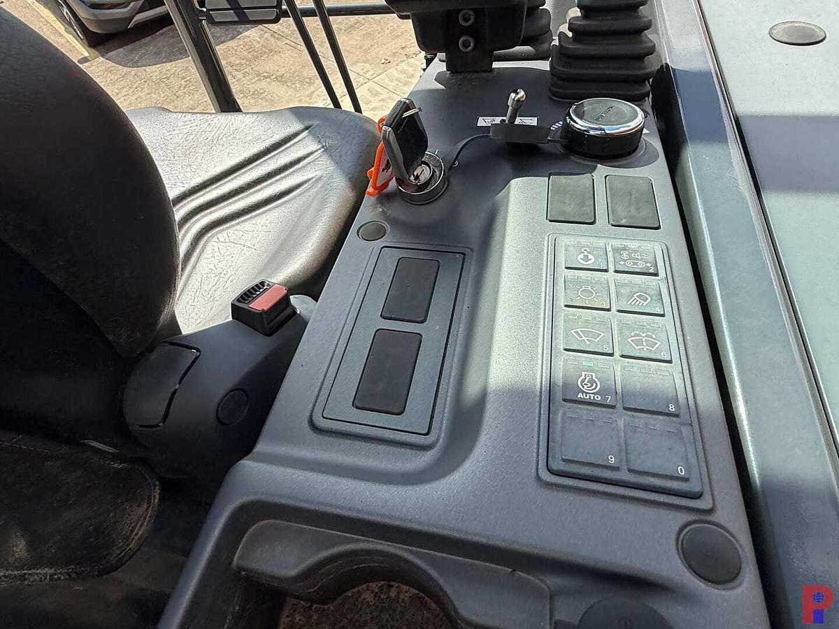 Used (NEW) DEVELON DX27Z-7 COMPACT MINI EXCAVATOR