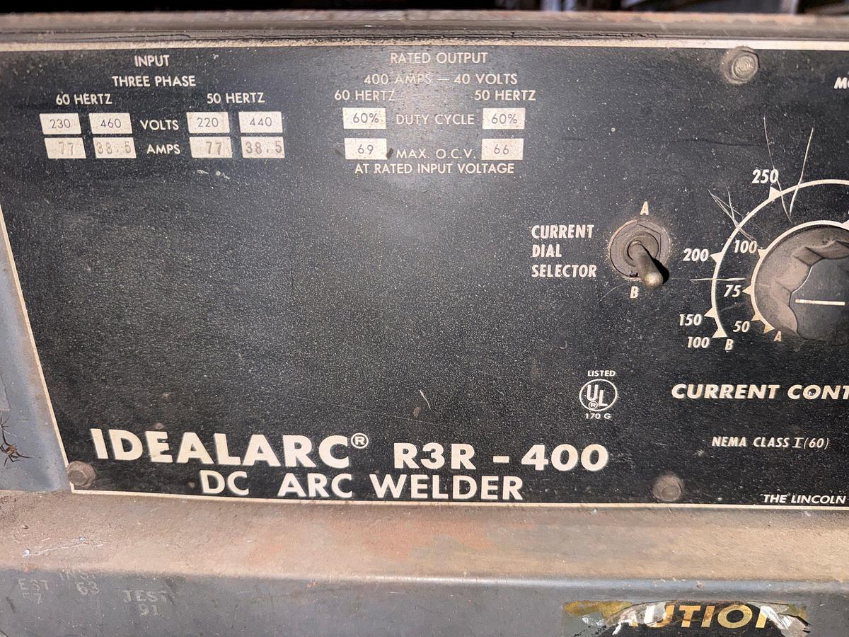 Used LINCOLN IDEALARC R3R-400 DC ARC WELDER W/ LEADS