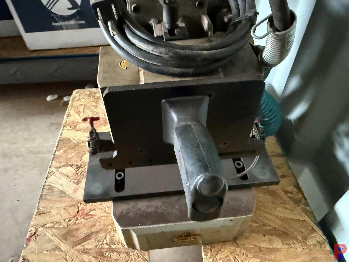 Used COUTH R10F ENGRAVER CUTTING MACHINE W/ MC 2000T 2D MARKER