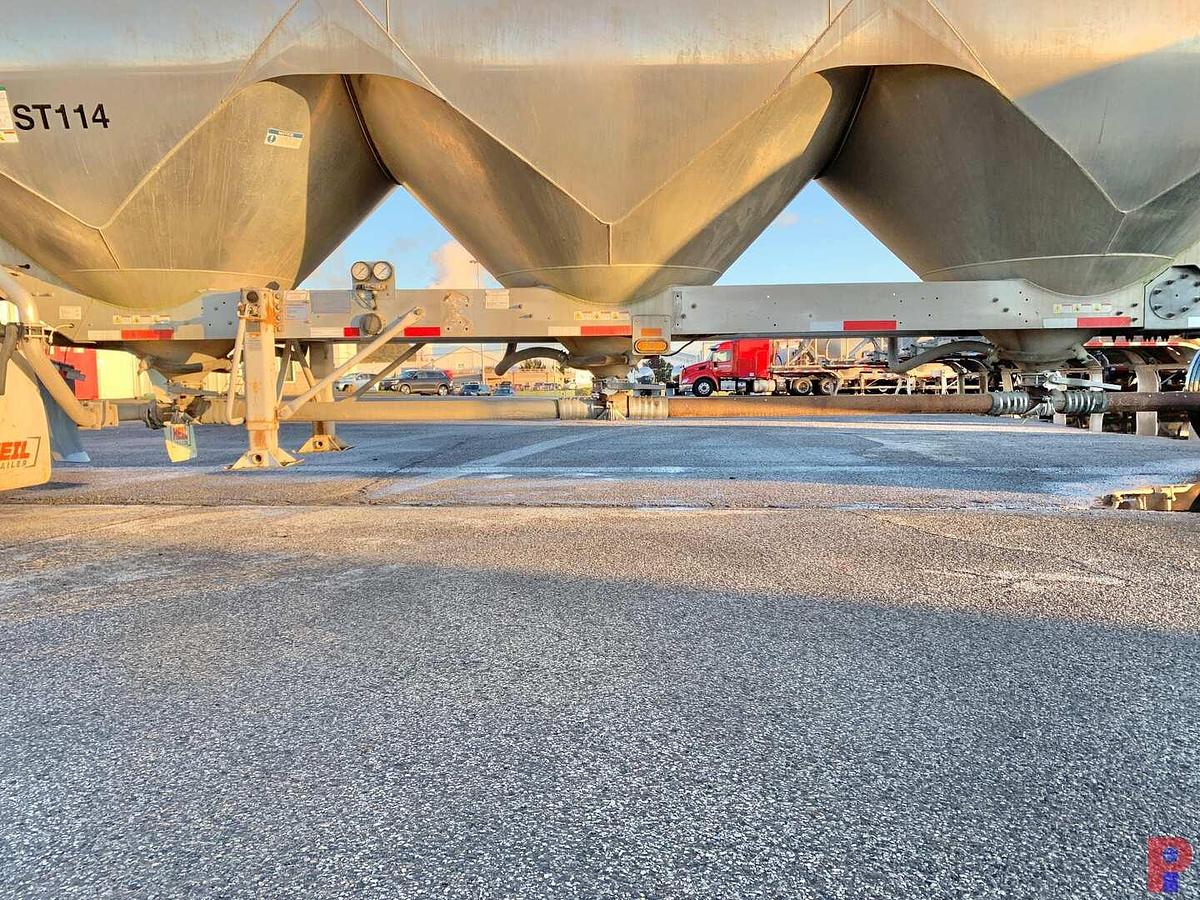 Used 2017 HEIL  1040 CU. FT T/A DRY BULK PNEUMATIC TRAILER