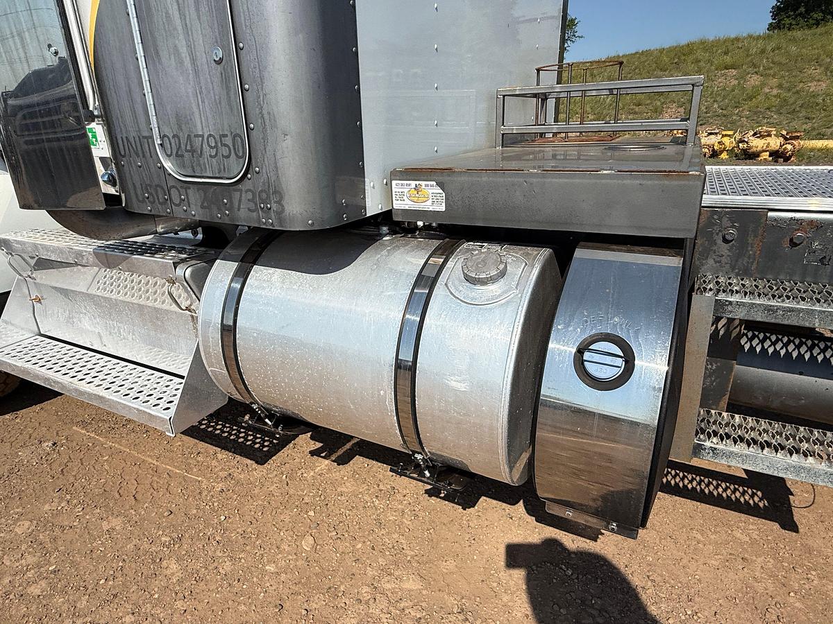 Used 2014 KENWORTH T800 TRI-DRIVE HEAVY HAUL 36" SLEEPER TRUCK