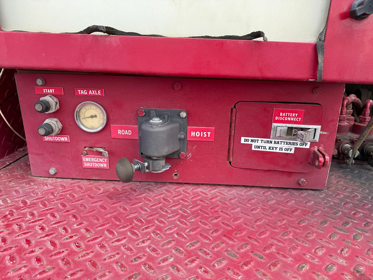Used 2014 WATSON HOPPER PAY ZONE 550 DD 108’-300K 7-AXLE WELL SERVICE RIG