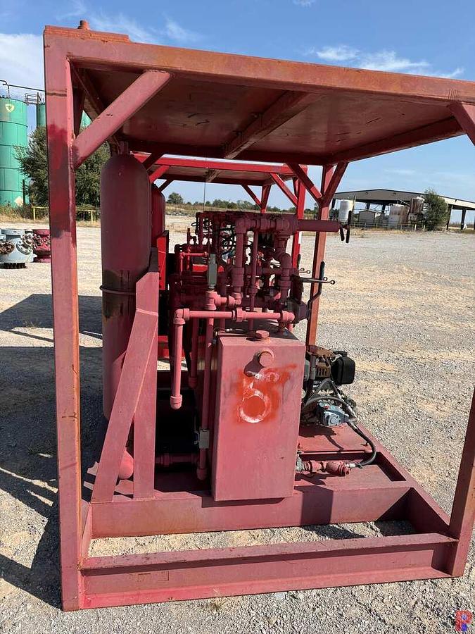 Used 4-STATION 4-BOTTLE ACCUMULATOR CLOSING UNIT SKIDDED
