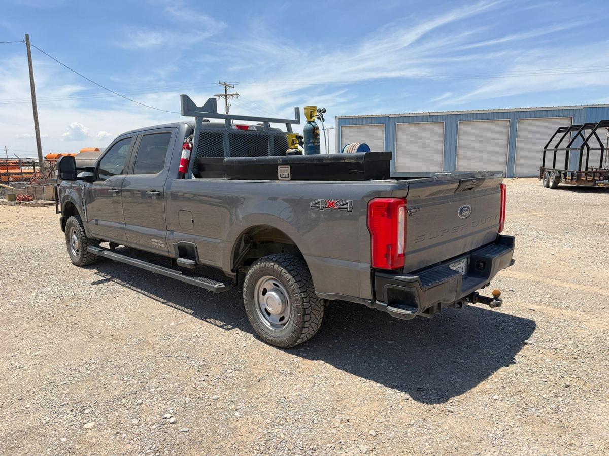 Used 2023 Ford F-250 Crew Cab 4x4 pickup (gas)